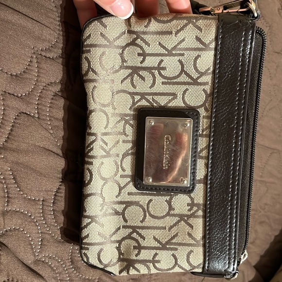 Calvin Klein women’s CK signature wristlet Clutch Wallet Brown with zipper - Picture 1 of 7